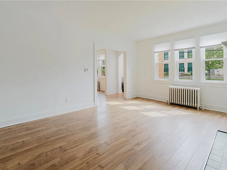 511 Woodbourne Ave — Photo 5