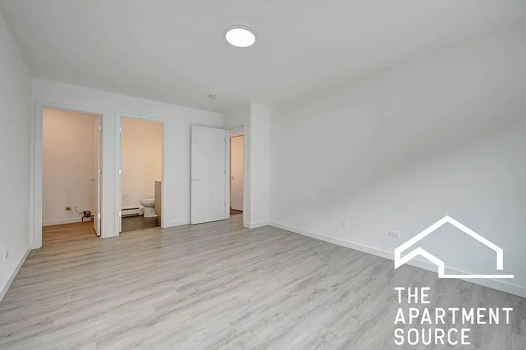 2 bed, 1.5 bath, 1100 sqft, $2,265 — Photo 2