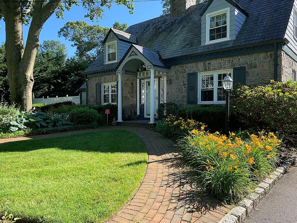3 Carnegie Ave photo 1