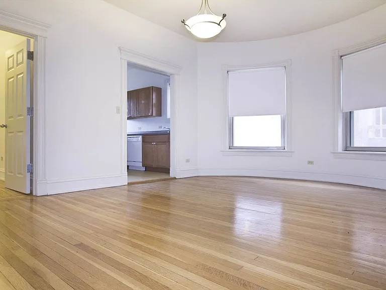 5533 S. Blackstone — Photo 6