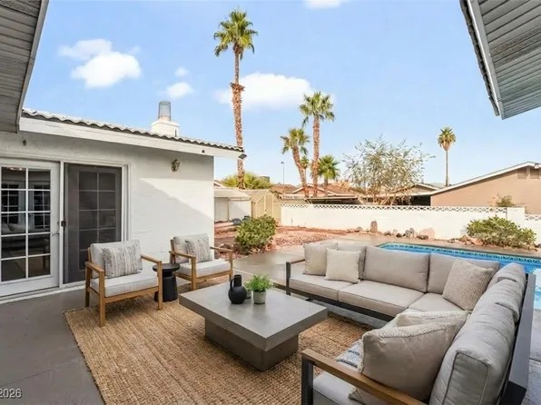 3040 Liberty Cir N, Las Vegas, NV 89121