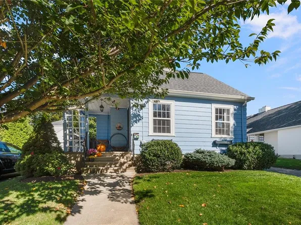7 Alpha Ct, North Providence, RI 02911
