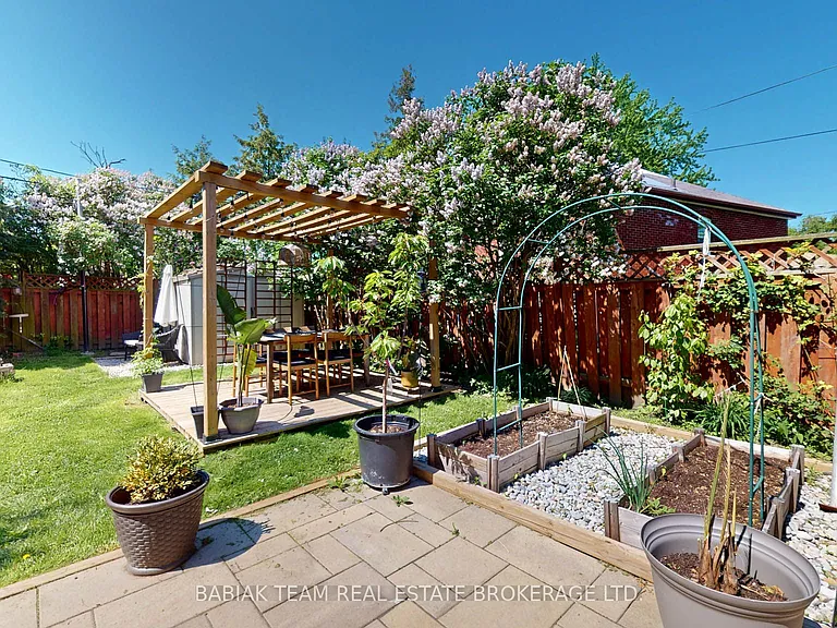 40 Alexander St — Photo 44