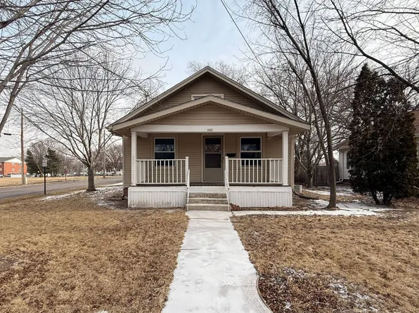 1142 N Minnesota Ave, Hastings, NE 68901