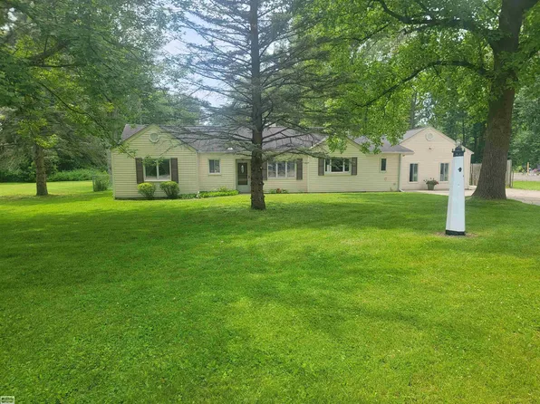 37166 Jefferson Ave, Harrison Township, MI 48045