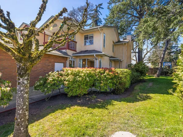 4560 W Saanich Rd #1, Saanich, BC V8Z 0B9