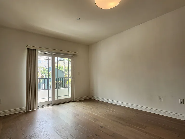 147 S Doheny Dr #102 — Photo 28