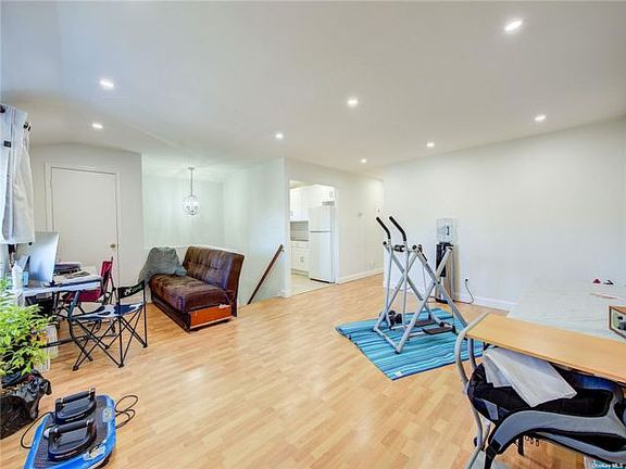 4th image of 12026 143rd St