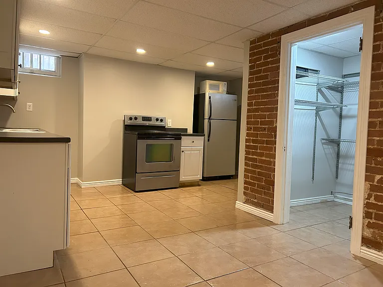 1249 York St #B — Photo 6