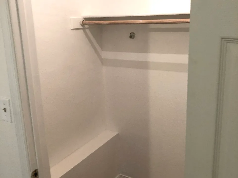 Bed 1 Closet_01272021