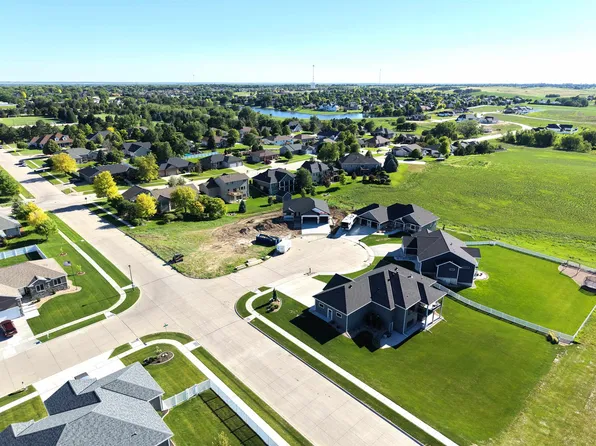 1904 51st Street Pl, Kearney, NE 68845