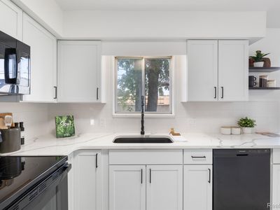 20300 Roseland St, Southfield, MI, 48076