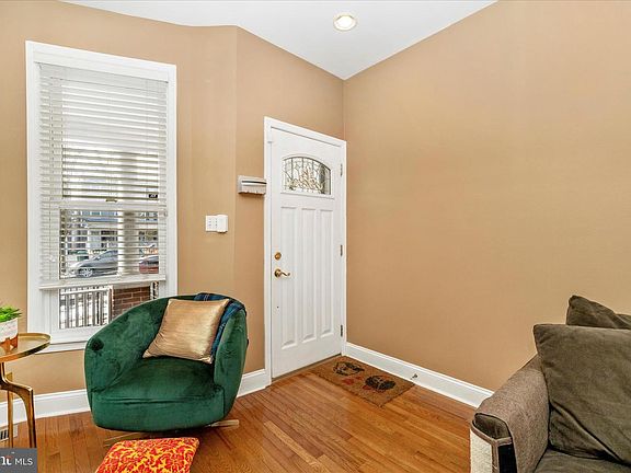 3rd image of 3535 Roland Ave