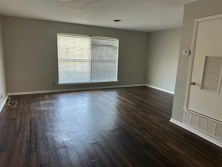 Donella Dr — Photo 15