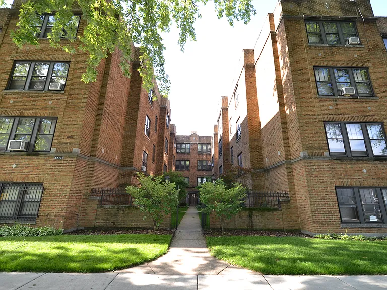 Kedzie Property — Photo 9