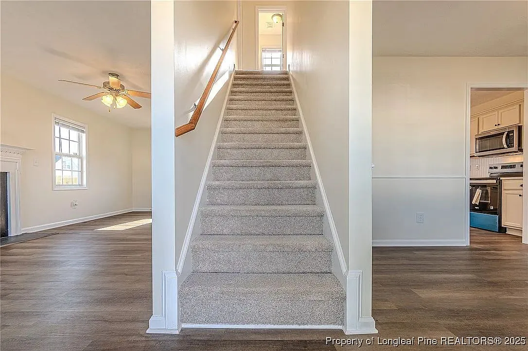 4 bed, 2.5 bath, 1686 sqft, $2,400 — Photo 2