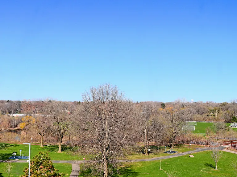 For nature lovers, our apartments provide direct access to the scenic Shingle Creek Region Trail and Centennial Park.