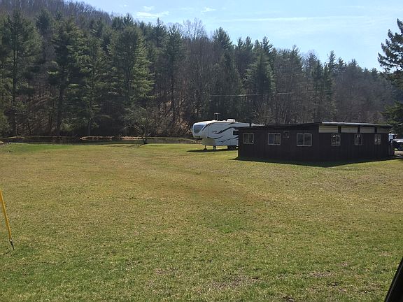 Detached Garage/Yard