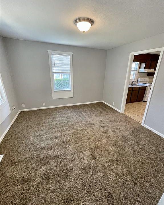 320 E 5th St, Tonganoxie, KS 66086 Zillow