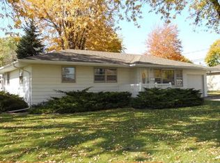 2204 Plum St, Peru, IL 61354