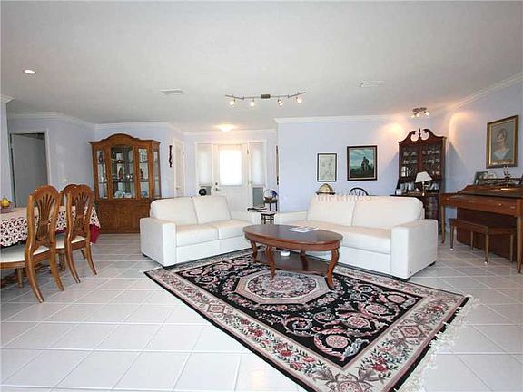3rd image of 2820 Coral Way