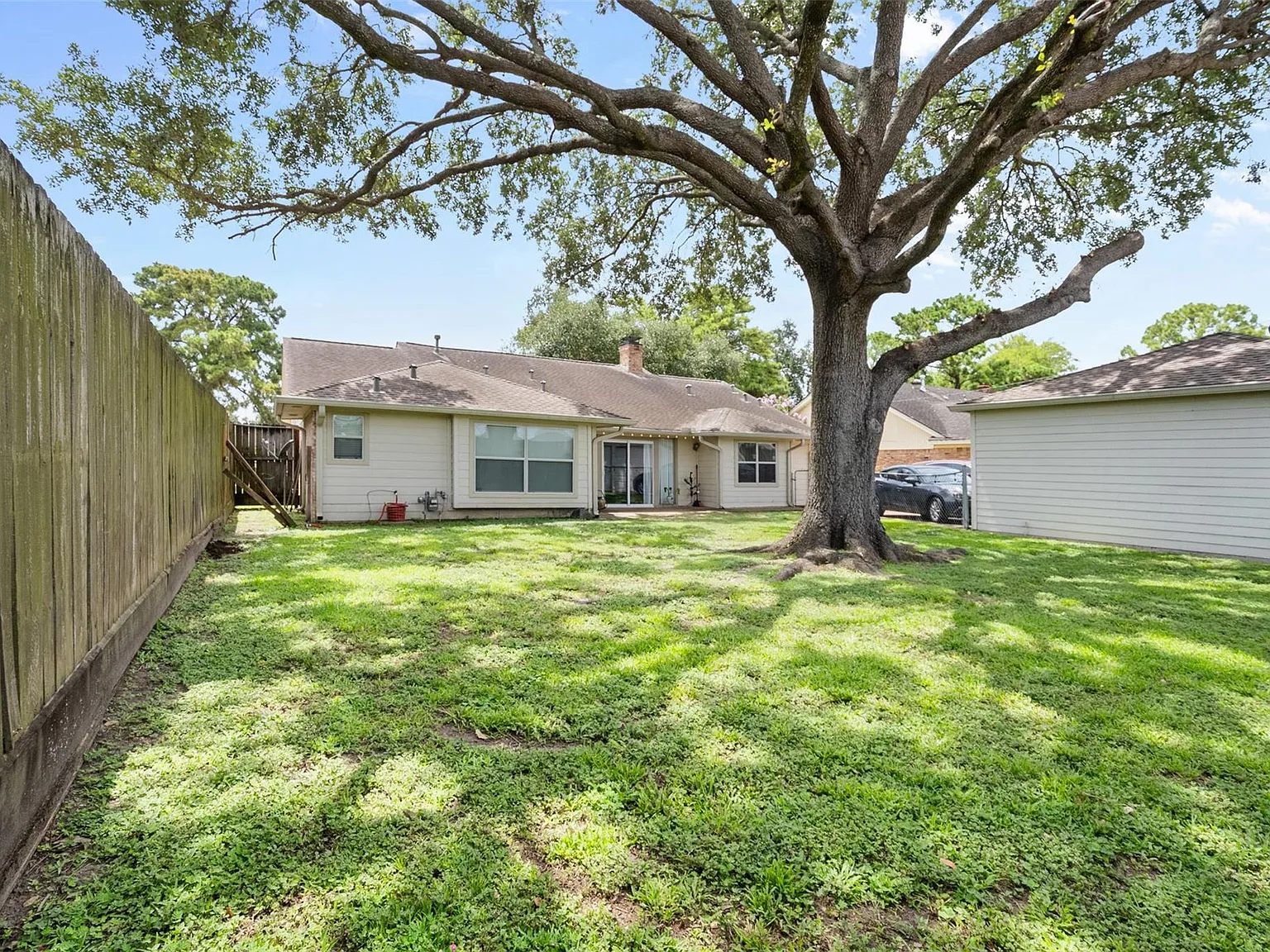 4 bed, 2.0 bath, 2059 sqft, $2,600 — Photo 4