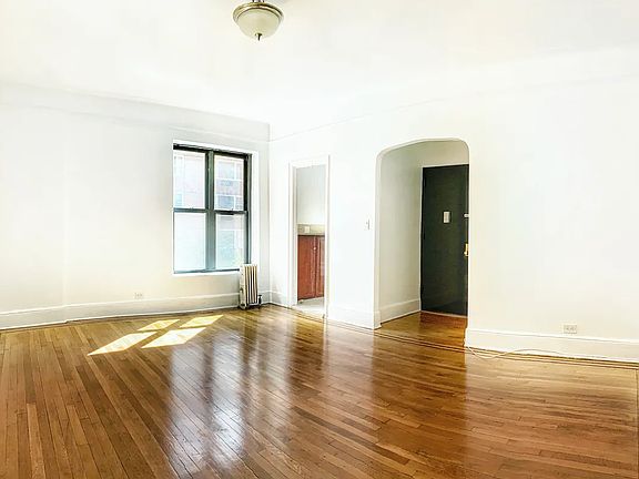 2nd image of 135 E 63rd St #4E