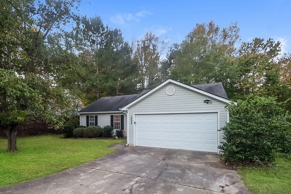 3 bed, 2.0 bath, 1126 sqft, $1,700 — Photo 2