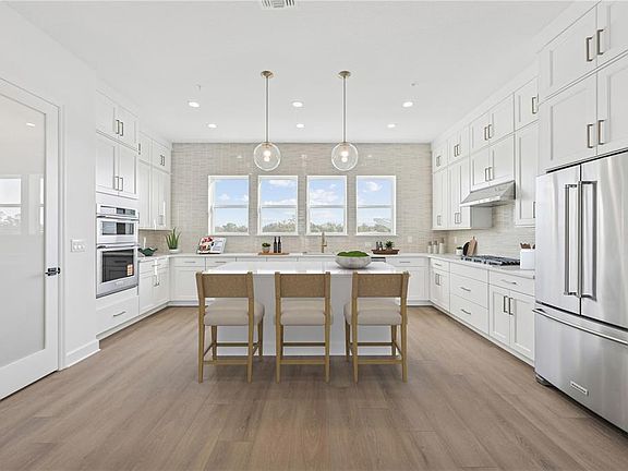 5th image of 2218 Brix St