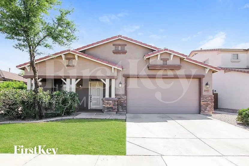 4 bed, 2.0 bath, 1959 sqft, $2,455 — Photo 1