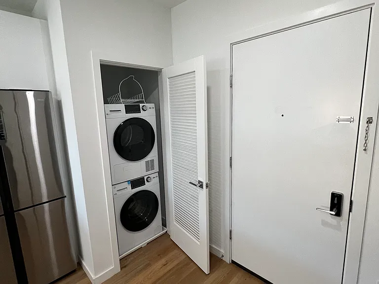 207 Freeway Dr E #3 — Photo 3