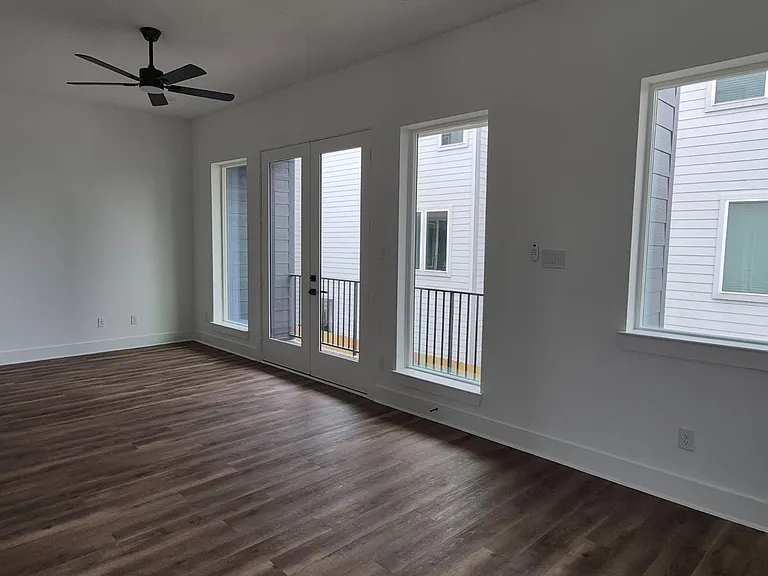 3217 Saint Emanuel St — Photo 15