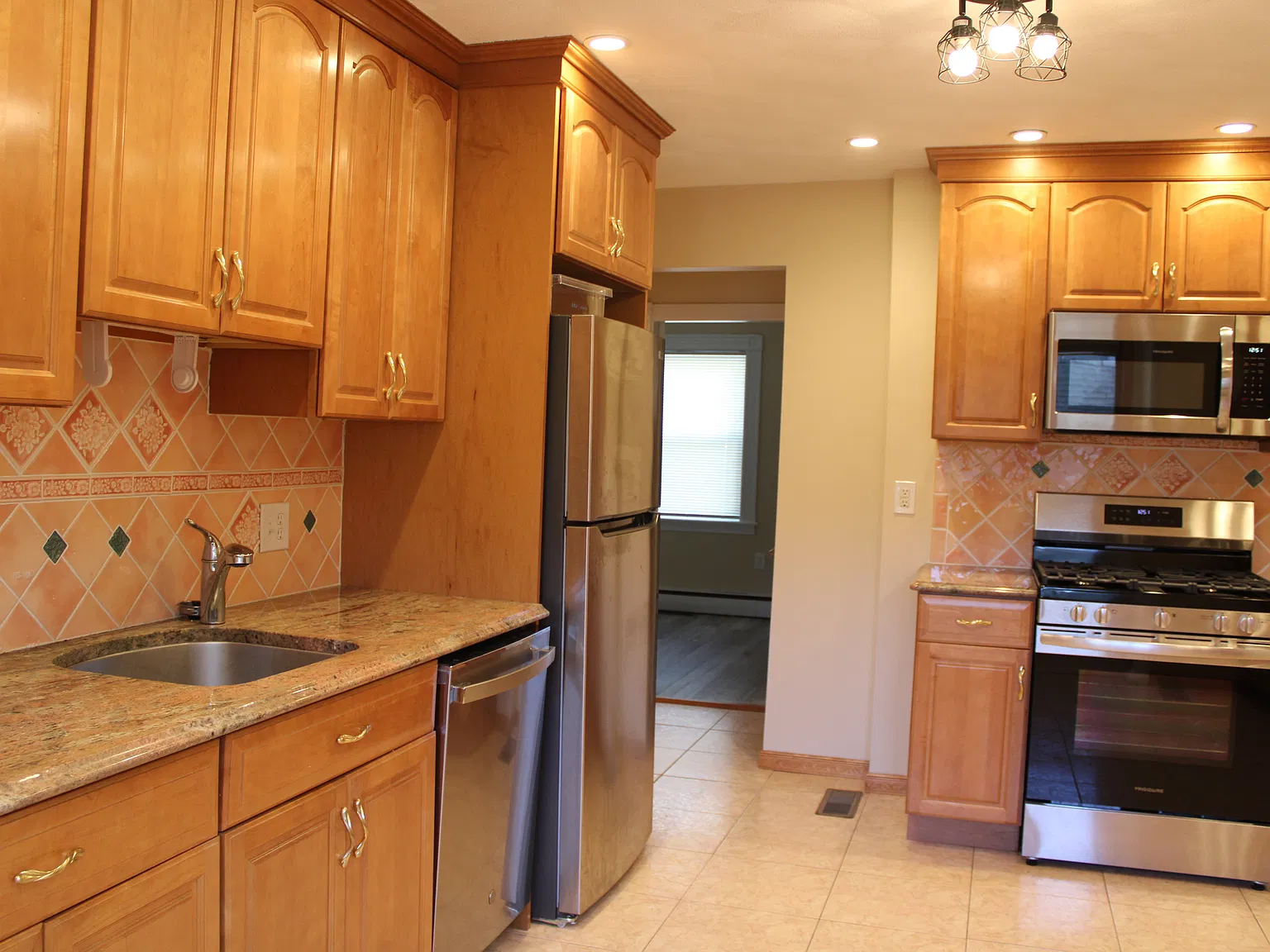 2 bed, 1100 sqft, $3,000 — Photo 2