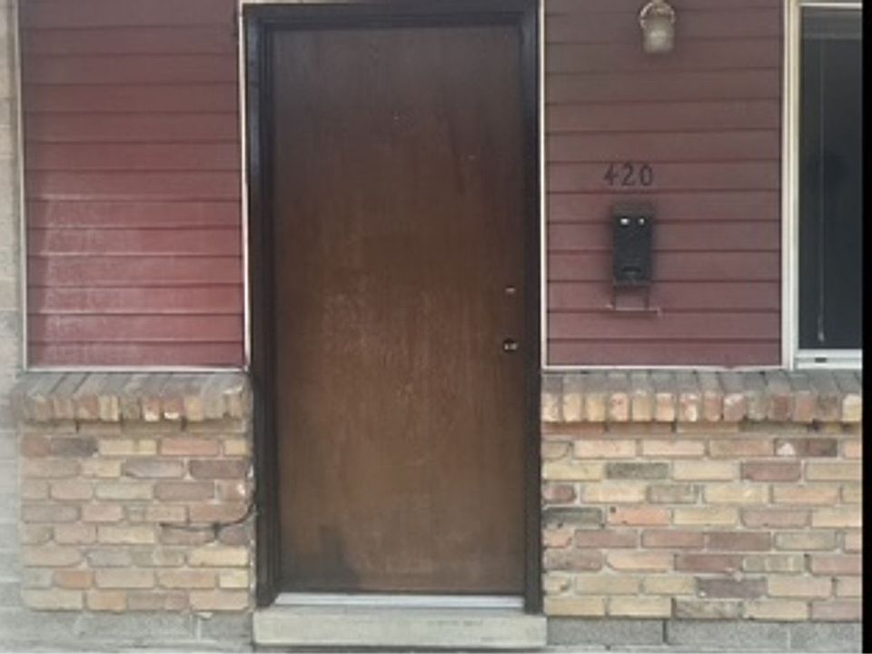 1st image of 414 E Warnock Ave