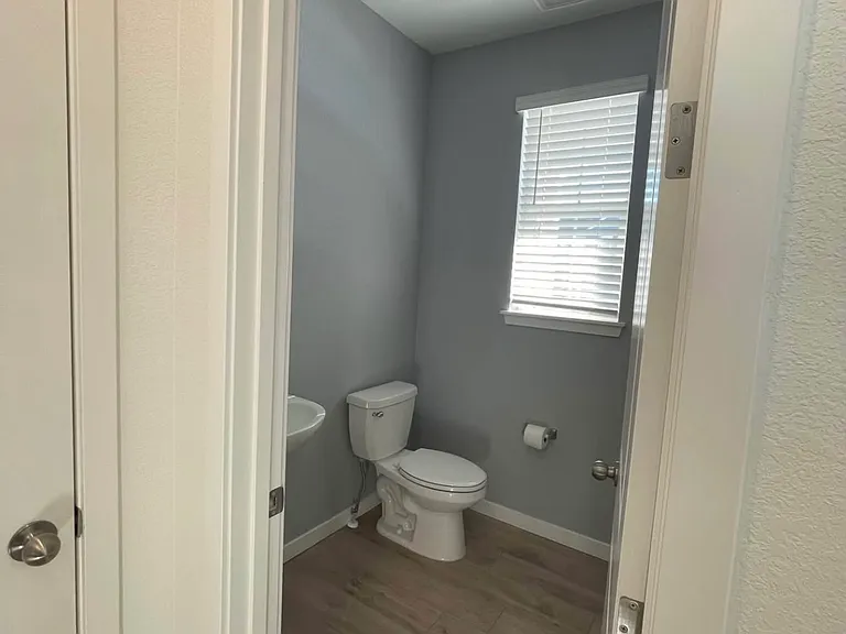 1159 E Hopkins Dr — Photo 4