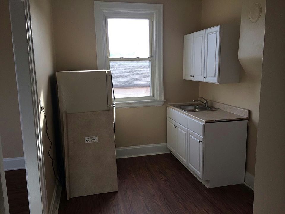 2nd image of 108 E 10th St APT 2