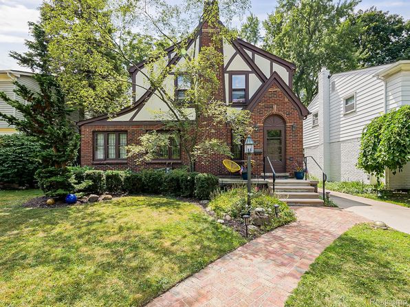 321 Aqua Ct