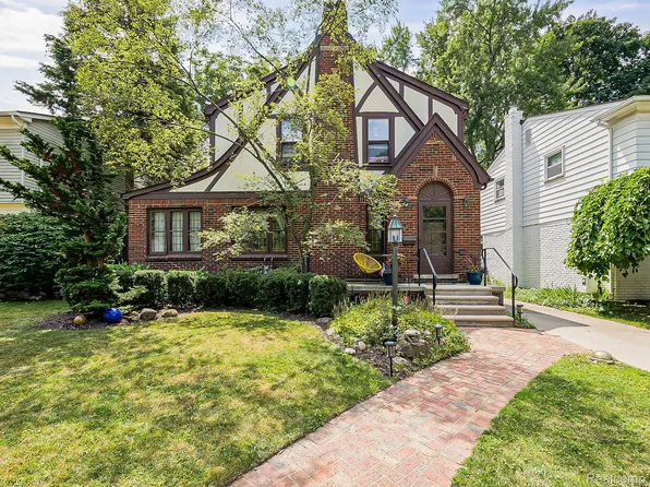 321 Aqua Ct, Royal Oak, MI 48073