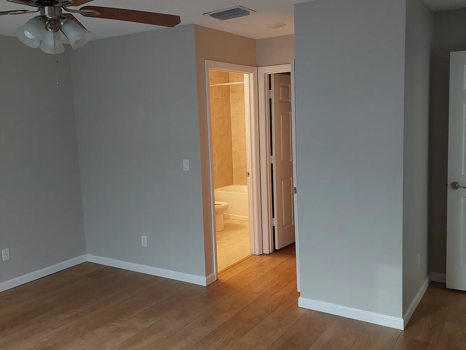 3 bed, 1726 sqft, $2,600 — Photo 2