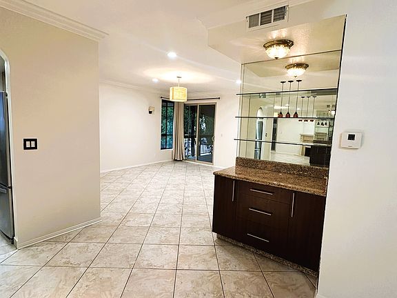 2nd image of 511 N Jackson St APT 103