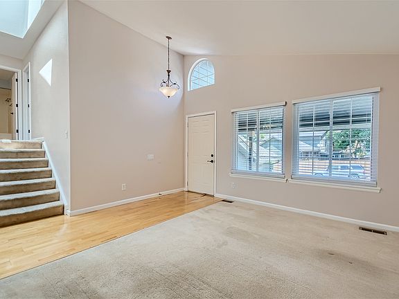 4th image of 952 Thames St