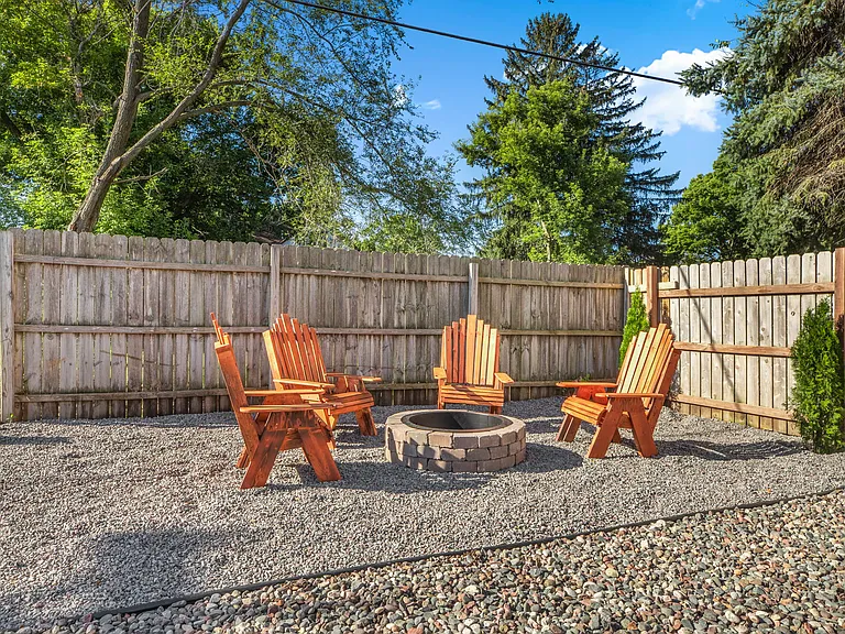 18531 Levee St — Photo 21