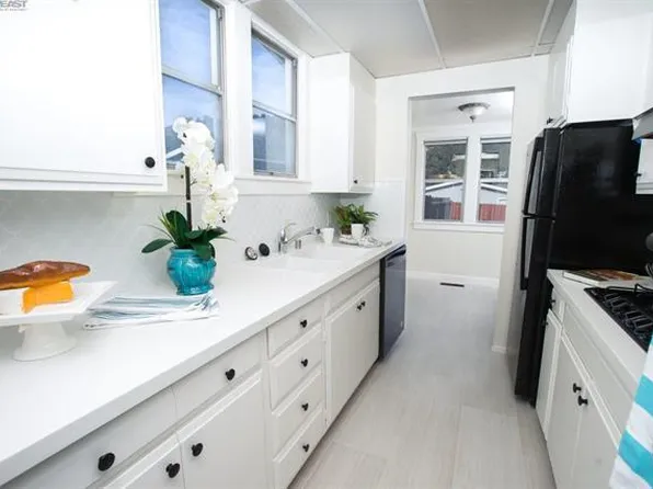 7932 Earl St, Oakland, CA 94605