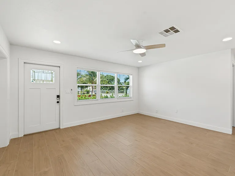 802 Lytle St — Photo 14