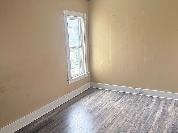 4th image of 208 Clinton St