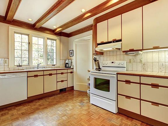 5th image of 1803 Pleasant Tree Dr