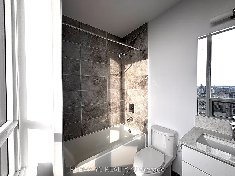 30 Elm Dr W #Penthouse 06 — Photo 10