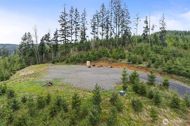 4th image of 1785 Big Hanaford Road