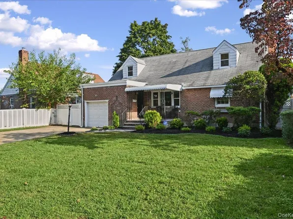 54 Greenway Boulevard, Elmont, NY 11003