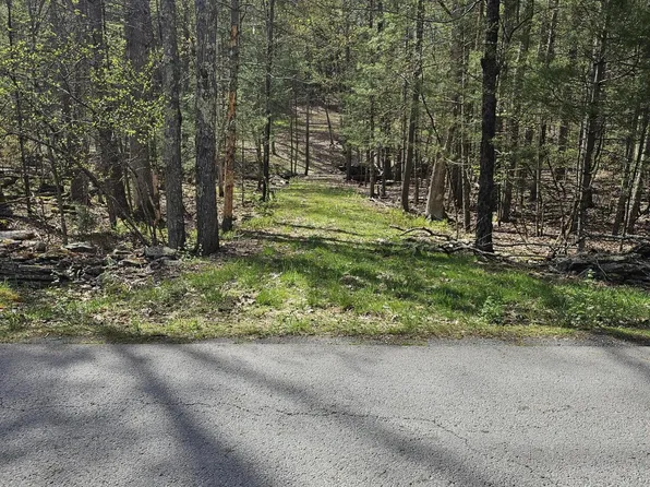 3 Spruce St, Hawley, PA 18428